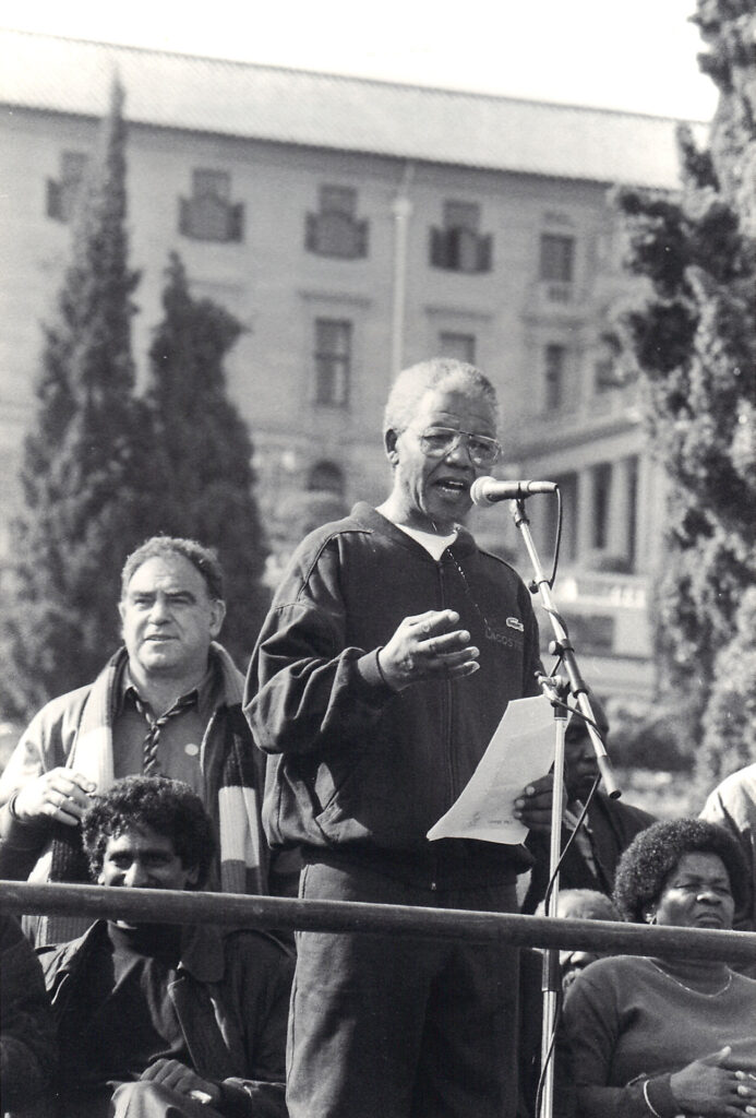 Nelson Mandela addressing the crowd in front of the Union Buildings in Pretoria, in August 1992. Credit: Anton Pramstrahler/ Wwide archives.