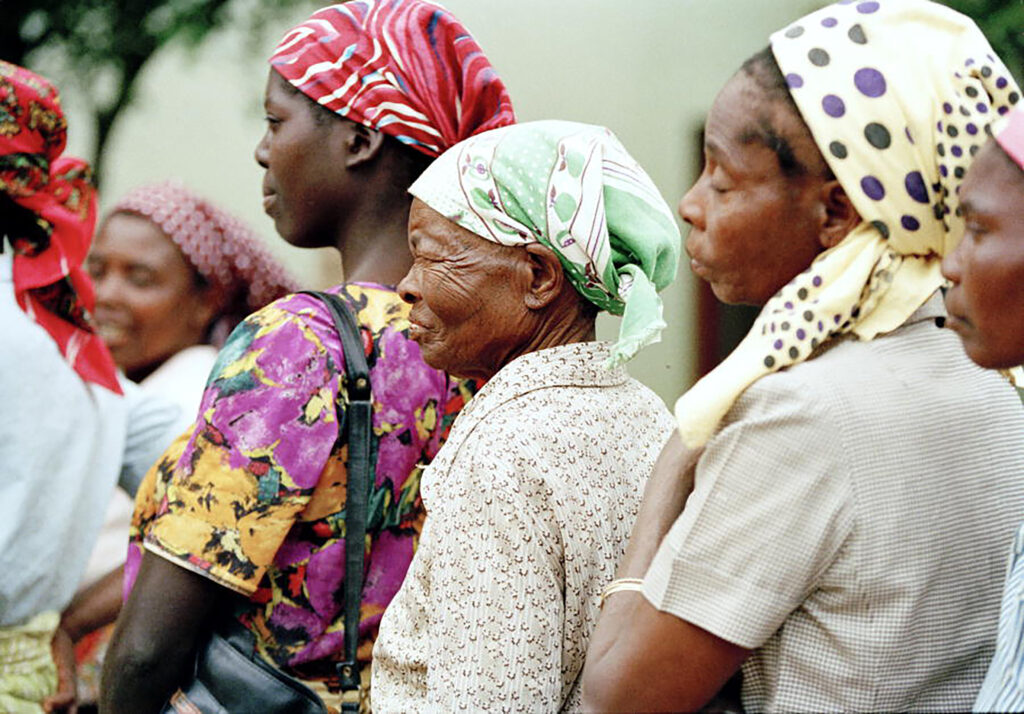 Female voters stand in line at a rural polling station in Catembe, Mozambique on the second day of the first multiparty elections on 28 October 1994. Credit: UN Photo/Pernaca Sudhakaran/Flickr.