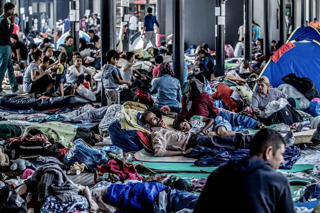 Migrants at the Mexico-USA border. Credit: Sandor Csudai/ KNUM.org.