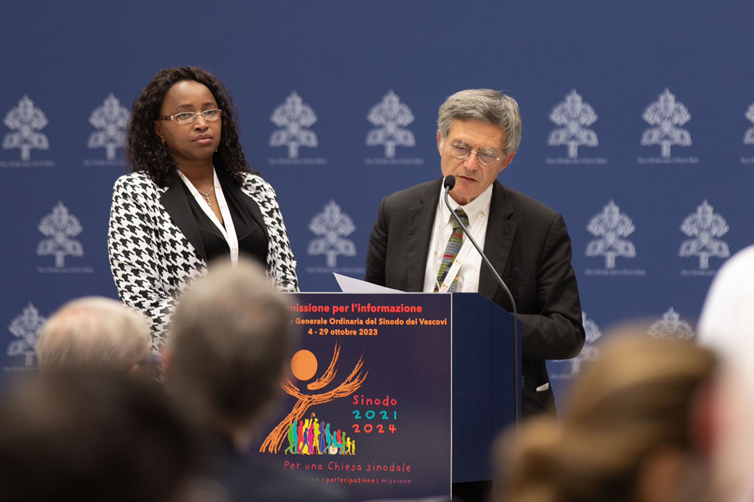 Sheila Pires with Paolo Ruffini, President of the Commission for Information of the Synodal Assembly.